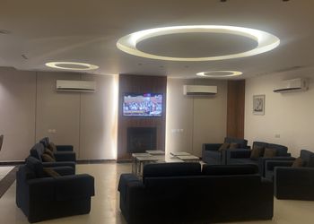شاليه بمسطح اخضر واضاءة اضافيه