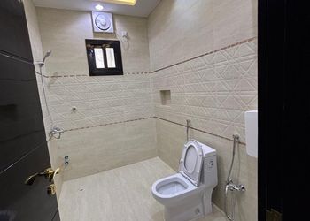 شقة بصالة أنيقة ودخول ذاتي