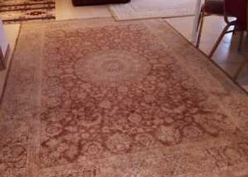 استراحة بجلسه مطله على مسطح اخضر