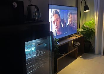 استديو بأثاث مريح وبسيط