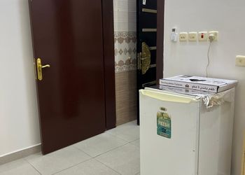 استديو بسرير ماستر وأثاث مريح 