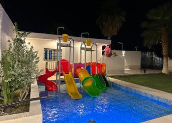 شاليه بصالة جلوس ومسبح 
