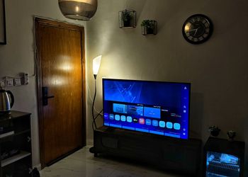 شقة بصالة أنيقة ودخول ذاتي