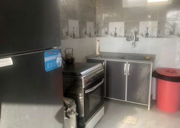 استراحة بمجلس واسع وفناء خارجي 