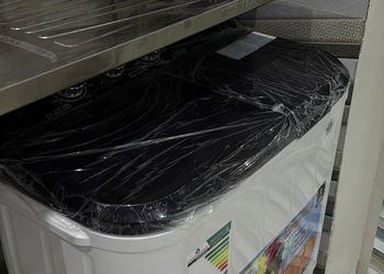 استديو بأثاث مريح وبسيط 