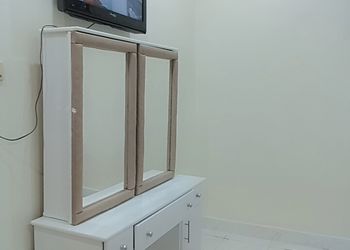 استراحة بمسطح اخضروجلسة خارجية 
