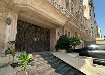 استديو بسرير ماستر وجلسة 