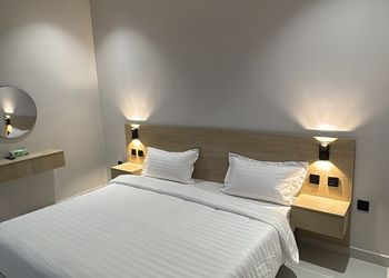استديو بأثاث مريح وبسيط 