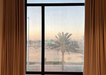 شقة بصالة أنيقة ودخول ذاتي