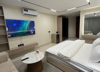استديو بسرير ماستر وجلسة جانبية 