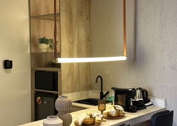 استديو عصري بطابع دافئ