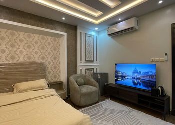 استديو بسرير ماستر وجلسة جانبية