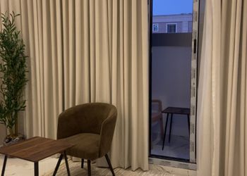 استديو بسرير ماستر وجلسة جانبية