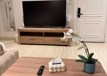استديو بتصميم أنيق ودخول ذاتي