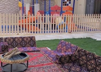 شاليه بألعاب مائية ومسطح اخضر