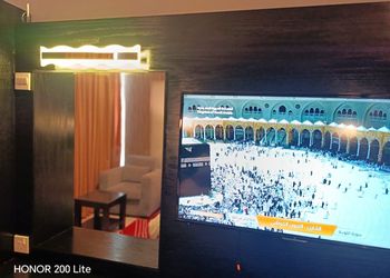 غرفة نوم بسرير ماستر ودخول ذاتي