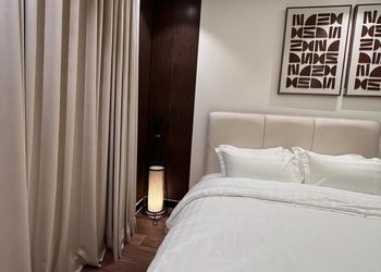 استديو بأثاث مريح وبسيط 
