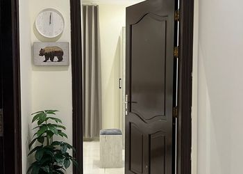 استديو بأثاث مريح وبسيط 