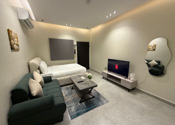 استديو بسرير ماستر وجلسة جانبية