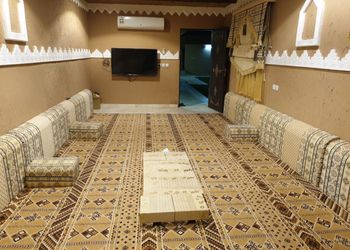 استراحة بمسطح اخضر وجلسة