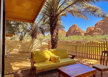 كوخ داخل مزرعة بغرفة نوم 