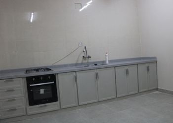 استراحة بمسطح اخضر وألعاب أطفال