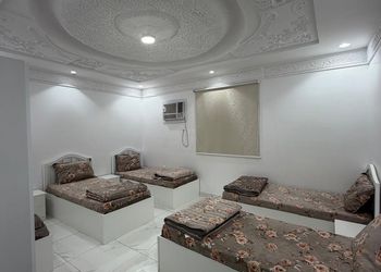 شقة بغرفة معيشة وغرفتين نوم 
