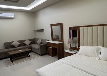 استديو بسرير ماستر وجلسة جانبية