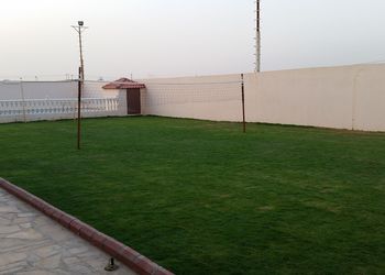 شاليه بملعب كرة قدم