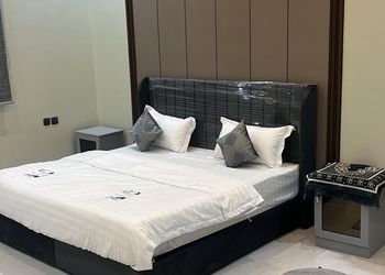 استديو بسرير ماستر وأثاث مريح 