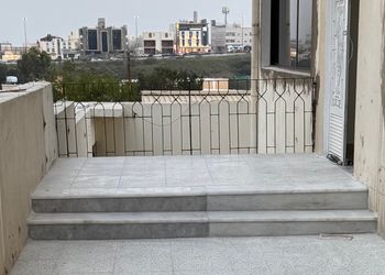 شقة بصالة مريحة وغرفة نوم 