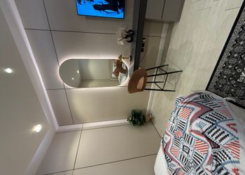 استديو بأثاث مريح وبسيط 