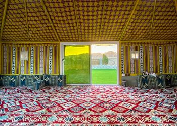 استراحة بمسطحات خضراء 