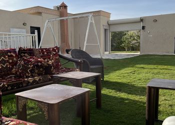 شاليه بركن شواء و مسبح خارجي