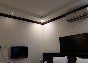 استديو بأثاث مريح وبسيط 