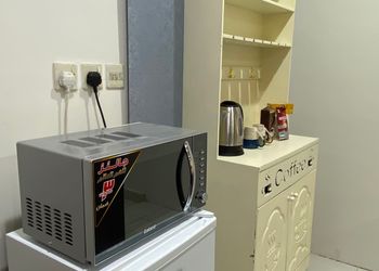 استديو بسريرين مفردة وأثاث مريح
