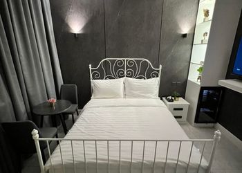 استديو بسرير ماستر وجلسة جانبية 