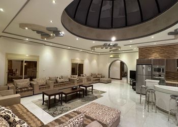 استراحة بمجلس وفناء خارجي 