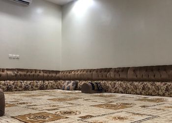 شالية بمجلس وفناء خارجي 