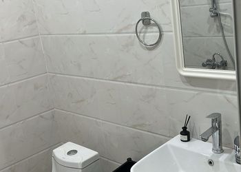 شقة بصالة أنيقة ودخول ذاتي