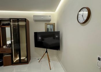 استديو بأثاث مريح وبسيط 