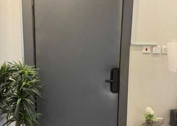 استديو بأثاث مريح وبسيط 