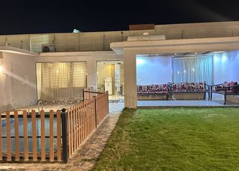 شاليه بمسطح اخضر و مسبح