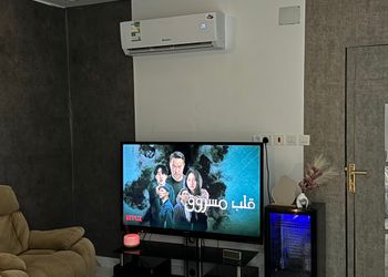 شقة بغرفة معيشة وغرفة نوم 