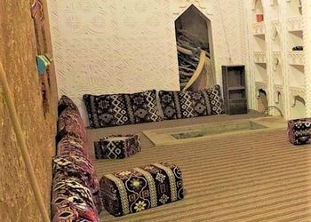 مزرعة بطراز شعبي وملحق خارجي