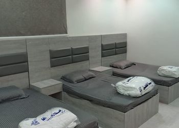 شاليه بمجلس وأثاث هادئ