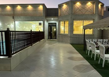 شاليه بمسطح اخضر