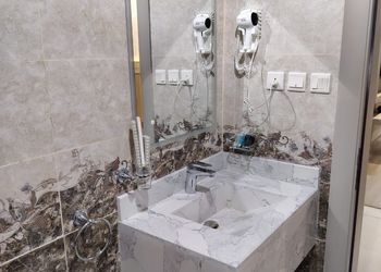 شقة بصالة مريحة وغرفتين نوم 
