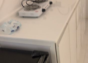 شقة بغرفة معيشة وغرفة نوم 
