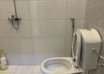 شقة بغرفتين نوم وأثاث مريح